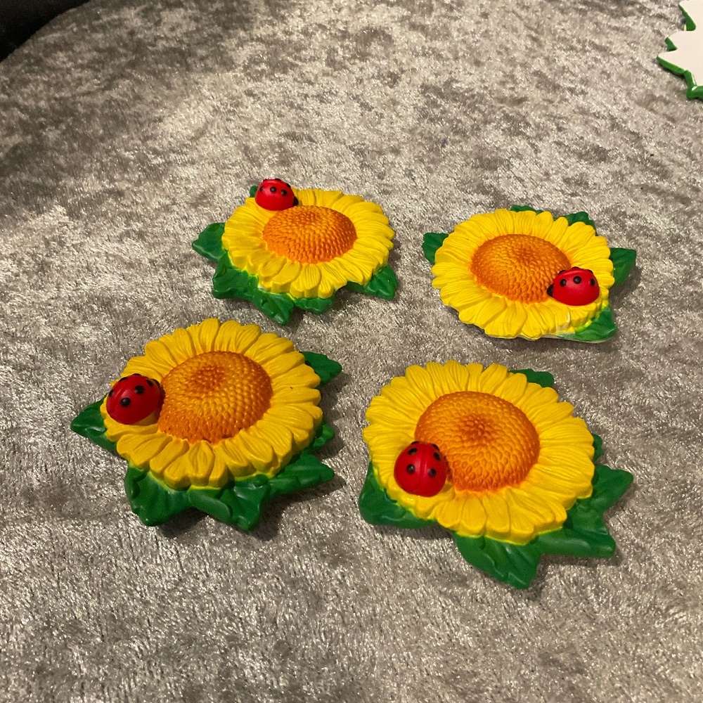Vintage Set of 4 Sunflower with Lady Bug Button Covers